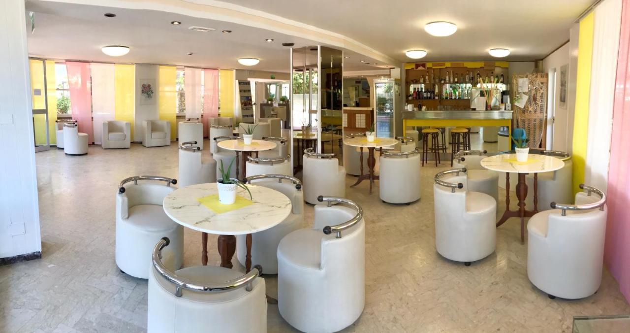 Hotel Naica Rimini Exteriör bild