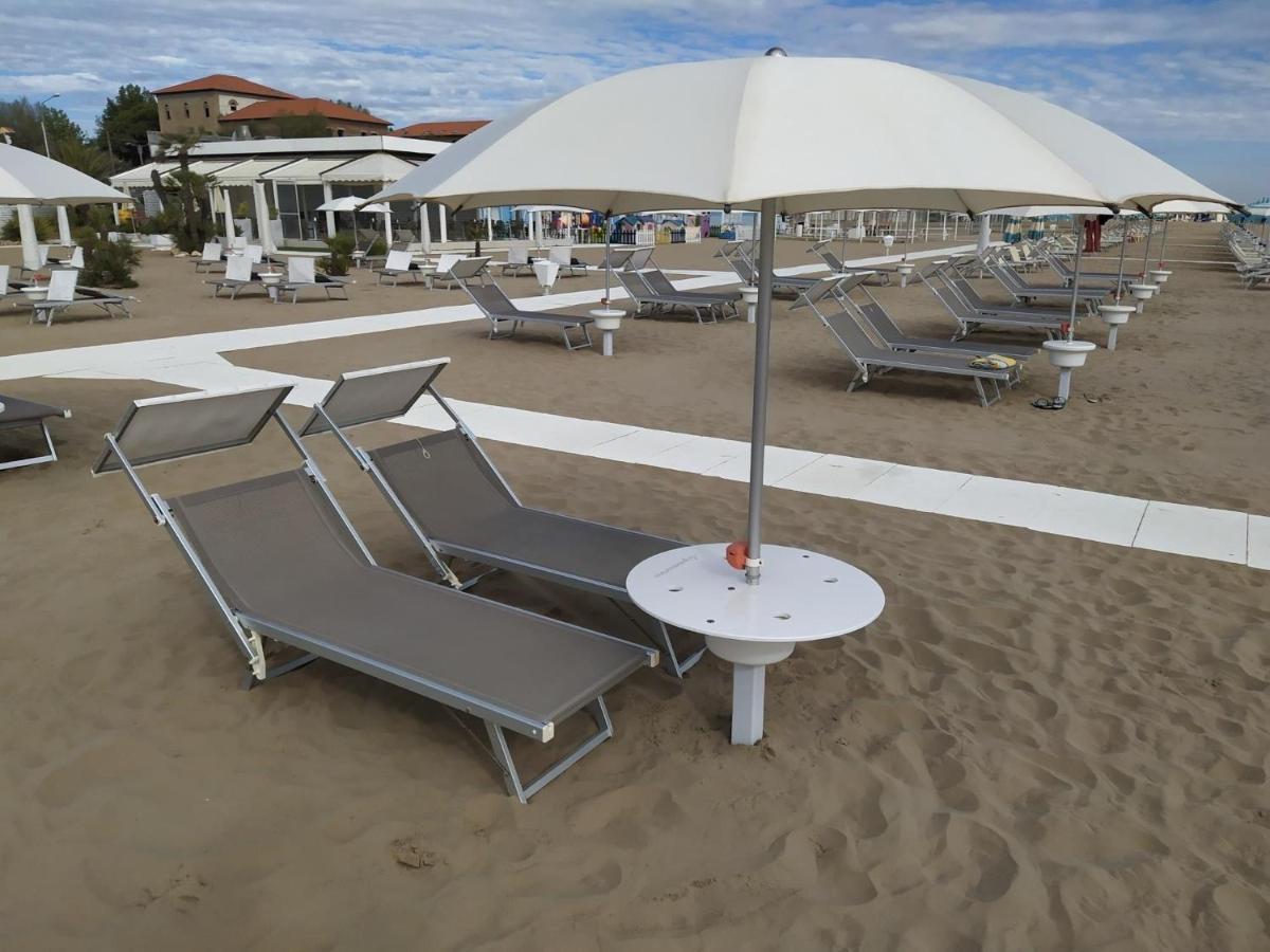 Hotel Naica Rimini Exteriör bild