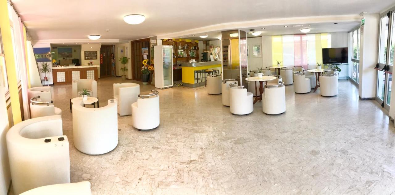 Hotel Naica Rimini Exteriör bild