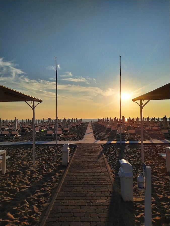Hotel Naica Rimini Exteriör bild