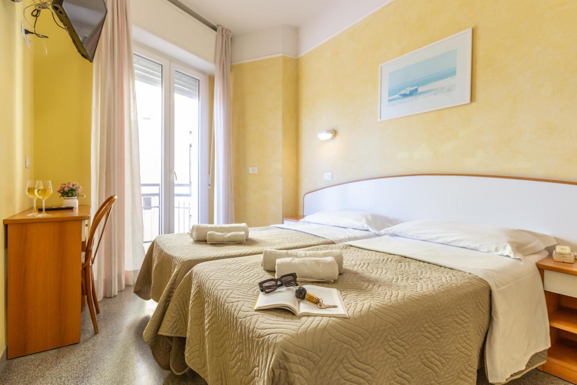 Hotel Naica Rimini Exteriör bild