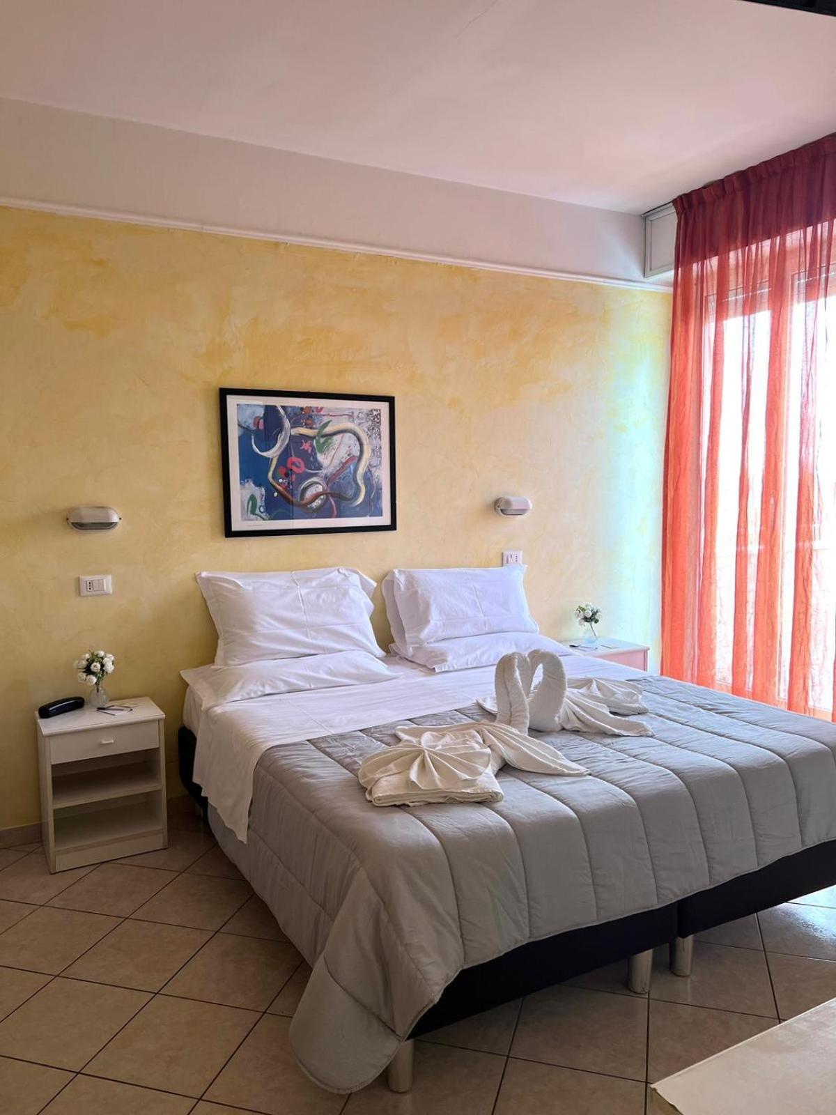 Hotel Naica Rimini Exteriör bild