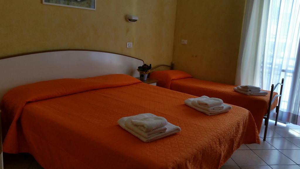 Hotel Naica Rimini Rum bild