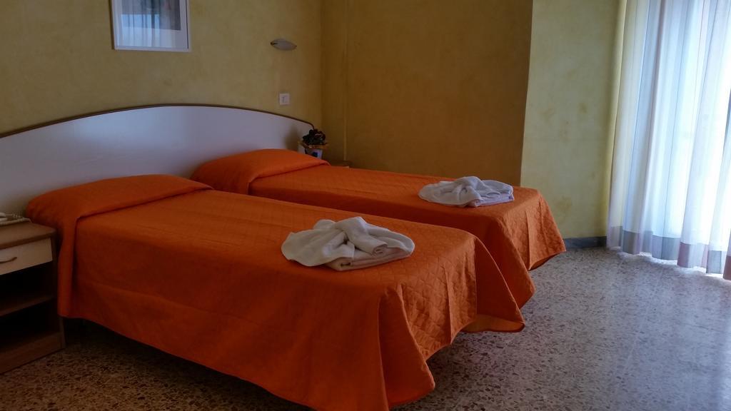 Hotel Naica Rimini Rum bild