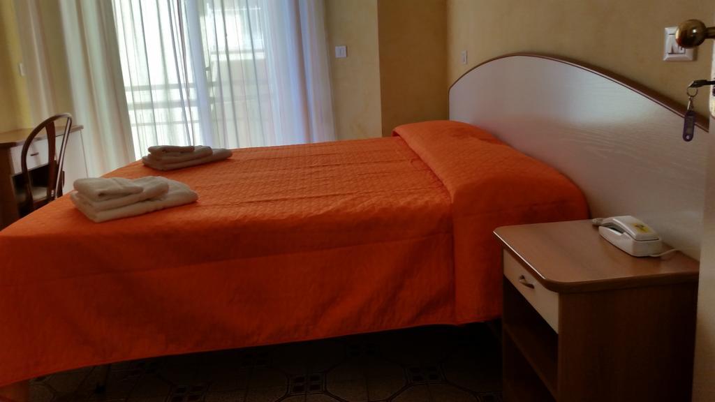 Hotel Naica Rimini Rum bild