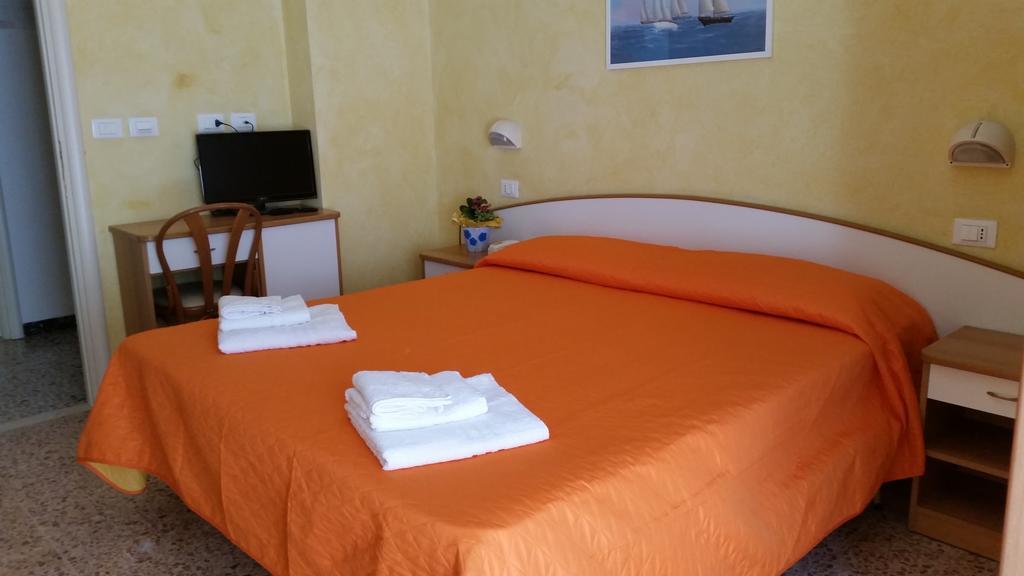 Hotel Naica Rimini Rum bild