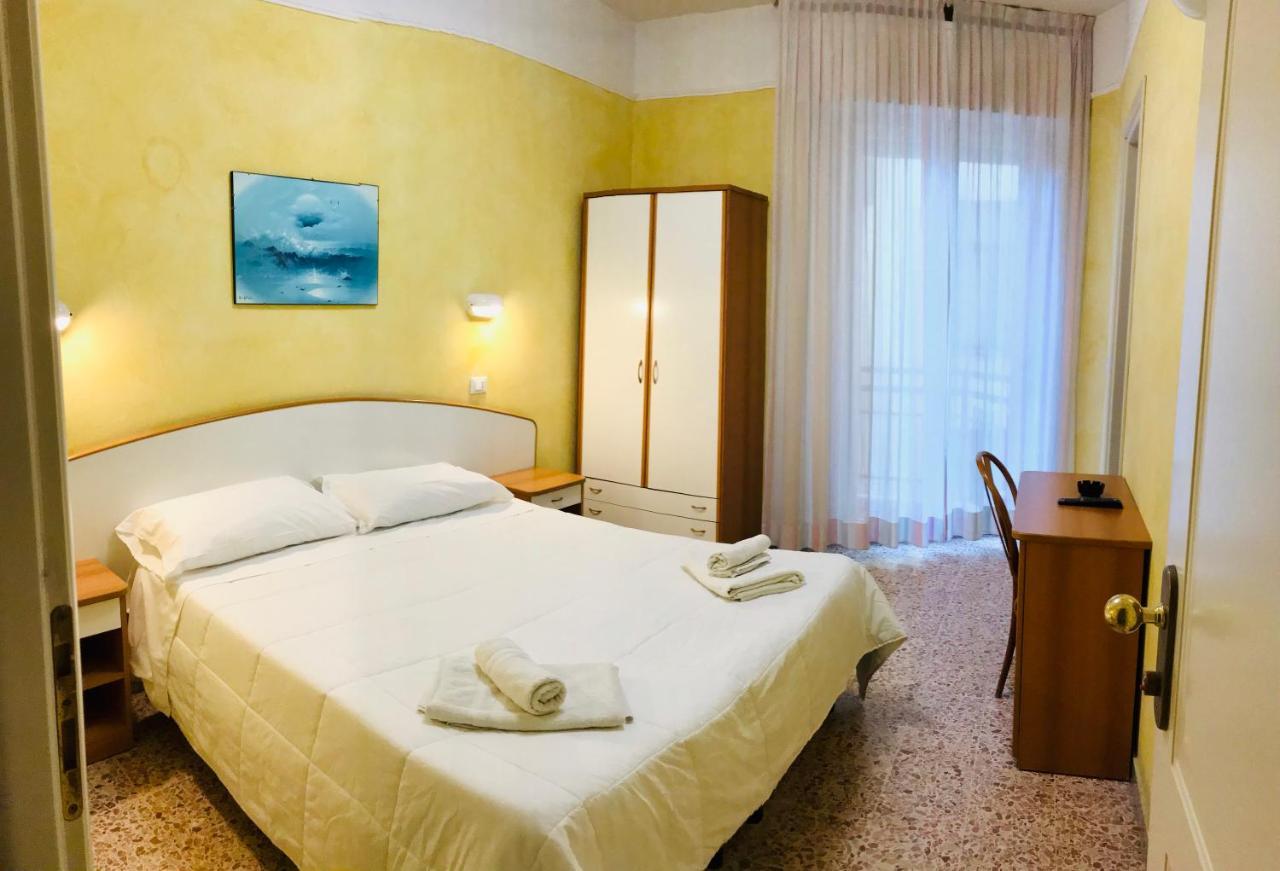 Hotel Naica Rimini Exteriör bild